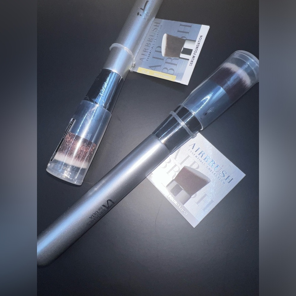 2 x IT Cosmetics Serum Foundation Brush